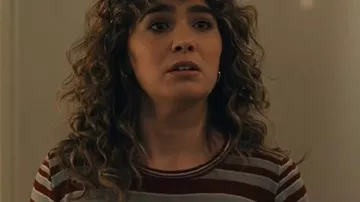 Poneys 2026 Twila Hasbeck Striped Top of Twila (Haley Lu Richardson) tel que vu dans PONIES (S01)