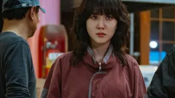 Hyper Knife S01 Park Eun-bin Red Jacket worn by Jung Se-ok (Park Eun-bin) in Hyper Knife
