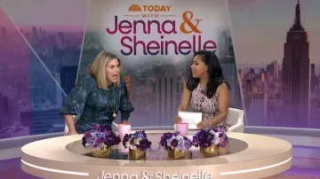 Gilet jacquard à fleurs Veronica Beard Jessup porté par Sheinelle Jones dans l'émission Today with Jenna &amp; Sheinelle du 15 janvier 2026.