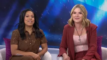 T-shirt Max Mara Lace en chocolat porté par Sheinelle Jones, tel que vu dans Today with Jenna & Sheinelle le 16 janvier 2026