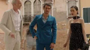 Costume double croisement en laine en laine Fursac porté par Marcello Muratori (Eugenio Franceschini) tel que vu dans Emily à Paris (S05E10)