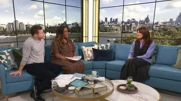 Vestido de Lucia Leopard Tilly nunca completamente vestido que lleva Cat Deeley como se ve en This Morning de enero de 2026