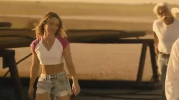 Jeans vintage années 80 de Levi’s portés par Rebecca Falcone (Kayla Wallace) tels que vus dans Landman (S02E10)