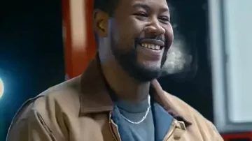 Veste en coton marron portée par Sean (Luke Tennie) dans l'épisode « Shrinking » de la saison 3.