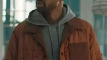 Toda su culpa S01 Chaqueta marrón acolchada de Jay Ellis que lleva Colin (Jay Ellis) en Todo su culpa (T01)