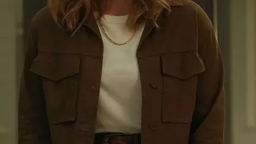 Todo su culpa S01 Abby Elliott Chaqueta marrón de algodón llevada por Lia (Abby Elliott) en Todo su culpa (S01)