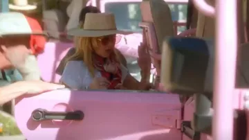 Lunettes de soleil en forme de cœur de coquelicot de Chloé portées par Sutton Stracke, comme on le voit dans Les vraies femmes au foyer de Beverly Hills (S15E05)