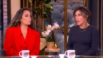 Gilet des dos nus Sergio Hudson porté par Sunny Hostin tel que vu dans The View le 19 janvier 2026