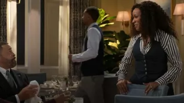 Amanda Uprichard Isadore Mono vaquero usado por Naomi Hamilton (Arielle Prepetit) como se ve en Más allá de las puertas (S02E09)