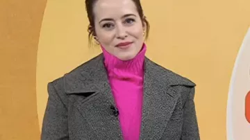 Chaqueta cruzada marrón de Claire Foy en Today Show 2026 llevada por (Claire Foy) en Today Show