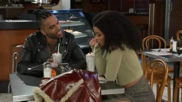 Veste de motard All Saints Milo portée par Izaiah Hawthorne (David Lami Friebe) telle que vue dans Beyond the Gates (S02E03)