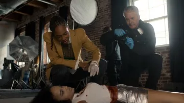 Tibi Bonded Wesson Linen Sculpted Sleeve Blazer worn by Faith Mitchell (Iantha Richardson) as seen in Will Trent (S04E03)