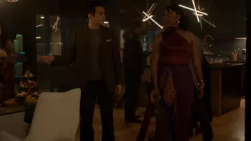 Falda envolvente de seda de satén con estampado de bufanda Dries Van Noten, llevada por Faith Mitchell (Iantha Richardson) como se ve en Will Trent (S04E03)