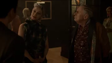 Blusa viscosa drapeada Dries Van Noten Green & Beige usada por Ava Green (Julia Chan) como se ve en Will Trent (S04E03)