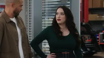 American Vintage Women's T Shirt Udark worn by Riley Parker (Kat Dennings) as seen in Shifting Gears (S02E11)