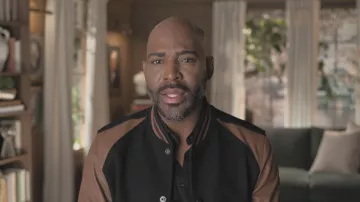 Veste Varsity Coach Mixed Media Color Block portée par Karamo Brown telle que vue dans Queer Eye (S10E01)