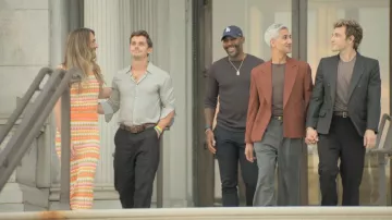Falda de punto Ronny Kobo Wilkins llevada por Jonathan Van Ness tal como se ve en Queer Eye (S10E02)