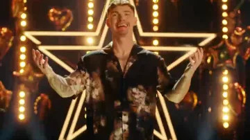 BoohooMAN Chemise large à manches courtes à imprimé déformé portée par Jack Keating, telle que vue dans Love Island : All Stars (S03E01)
