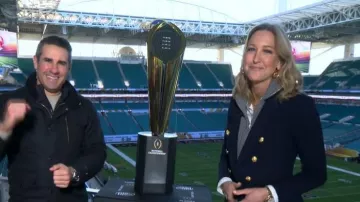 Veronica Beard Miller Dickey Jacket worn by Lara Spencer as seen in Good Morning America on January 19, 2026