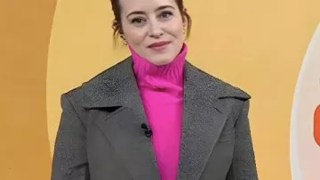 Chaqueta marrón de Claire Foy de Today Show 2026 vista en Today Show en Today Show