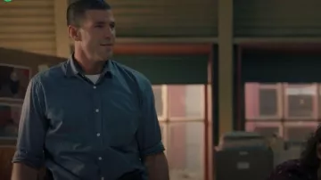 Shirt-Rowan d’Everett Poplin porté par Leroy Jethro Gibbs (Austin Stowell) tel que vu dans NCIS : Origins (S02E04)