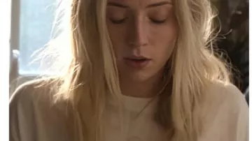 Steal Zara Dunne Kitten Printed Tee as seen in Steal (S01)