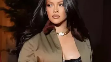 Rihanna New York City 2026 Green Cropped Jacket in the music video RIHANNA DANCING FOR ASAP ROCKY TO GLORILLA ????
