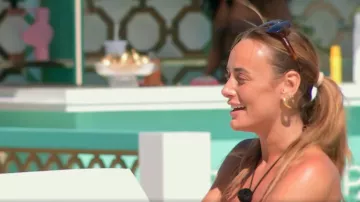 Saint Laurent Acetate SL 652 Sunglasses worn by Millie Court as seen in Love Island: All Stars (S03E02)