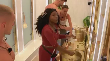 Shein 2pcs Contrast Color Trim Long Sleeve Top & Pants Pajama Set worn by Whitney Adebayo as seen in Love Island: All Stars (S03E03)