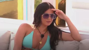 Conjunto de bikini de playa de verano Shein Swim con cadenas de playa con enlace en triángulo y corbata con enlace, que lleva Belle Hassan en Love Island: All Stars (S03E08)