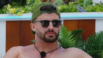 Ray Ban Cludmaster Metal worn by Ciaran Davies as seen in Love Island: All Stars (S03E04)