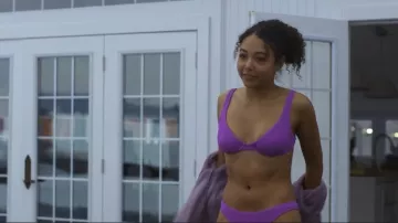 Billabong Sunrays Marina Underwire Bikini Top worn by Riley Monroe (Millie Davis) as seen in Finding Her Edge (S01E02)