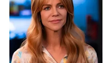 Chemise à imprimé cachemire portée par Morgan Gillory (Kaitlin Olson) dans High Potential (S02)