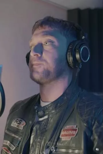 Blouson racing en cuir vert Redskins porté par VALD (@valdsullyvan)