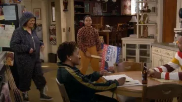 Zapatillas Azalea Wang con cordones Super Hi-Top que lleva Regina (Kim Fields) como se ve en The Upshaws (S07E07)