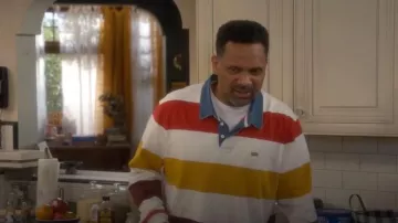 La camiseta clásica de rugby de manga larga de Levi's llevada por Bennie Upshaw (Mike Epps) tal como se ve en The Upshaws (S07E07)