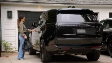 Sac fourre-tout en cuir noir tissé en cuir Campana Bottega Veneta porté par Kyle Richards, tel que vu dans The Real Housewives of Beverly Hills (S15E06)