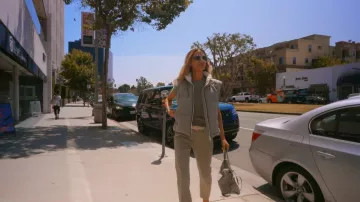 Gilet rembourré à fermeture éclair complète Brunello Cucinelli porté par Dorit Kemsley, comme on le voit dans The Real Housewives of Beverly Hills (S15E06)