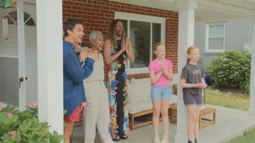Vestido Maxi abierto de Alice y Olivia Delora llevado por Jonathan Van Ness tal como se ve en Queer Eye (S10E03)