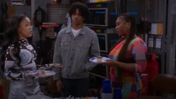 Chaqueta Levis Hickory Stripe Trucker usada por Kelvin (Diamond Lyons) como se ve en The Upshaws (S07E12)