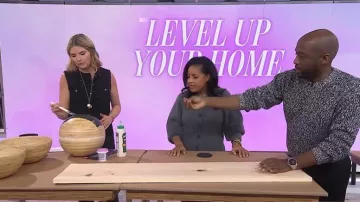 Suitsupply Mouliné Pull à col rond porté par Mikel Welch tel que vu dans Today with Jenna & Sheinelle le 23 janvier 2026