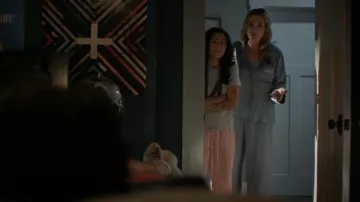 Kleed Roller Blue Pyjama worn by Lori (Erinn Hayes) as seen in It's Not Like That (S01E01)