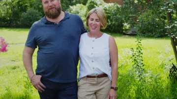 J.Crew Linen Blend Button Front Shell worn by Erin Napier as seen in Home Town (S10E04)