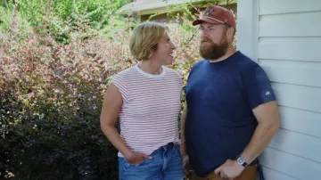 Old Navy EveryWear Side Tie Top worn by Erin Napier as seen in Home Town (S10E04)