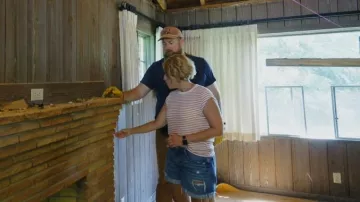 Gap 5” Denim Shorts worn by Erin Napier as seen in Home Town (S10E04)