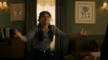 Toad&Co Foothill Long Sleeve Crew II worn by Elaine Denham (Cree Cicchino) as seen in Best Medicine (S01E04)