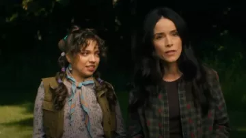 L.L. Bean Signature Camp Vest worn by Elaine Denham (Cree Cicchino) as seen in Best Medicine (S01E04)