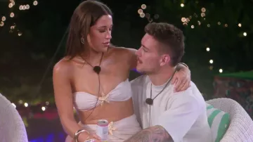 Jupe Maxi Lil Mermaid Boutique White Fox portée par Yana Marks telle que vue dans Love Island Australia (S07E14)