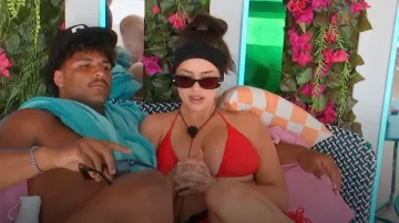 Chanel Black CC Logo Oval Sunglasses A71571 worn by Gabby McCarthy as seen in Love Island Australia (S07E16)
