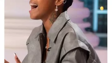 Veste grise American Idol S24 Keyla Richardson portée par Keyla Richardson dans American Idol